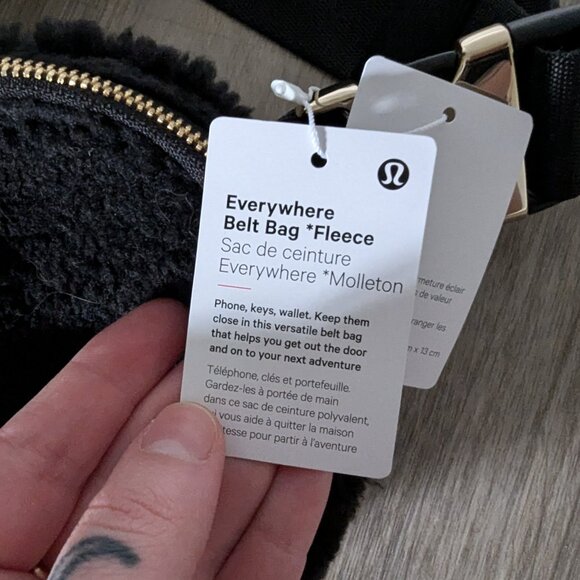 NWT Lululemon Everywhere Belt Bag in Black - Picture 4 of 5